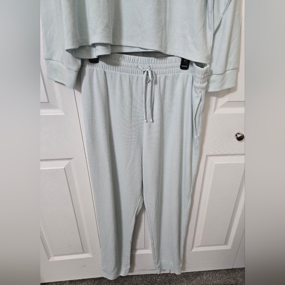 Victoria's Secret Waffle Knit Pajama Set in Light Blue/Green Color, XL, EUC - Picture 4 of 6